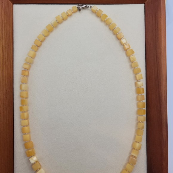 Baltic Amber short necklace - Picture 3 of 4
